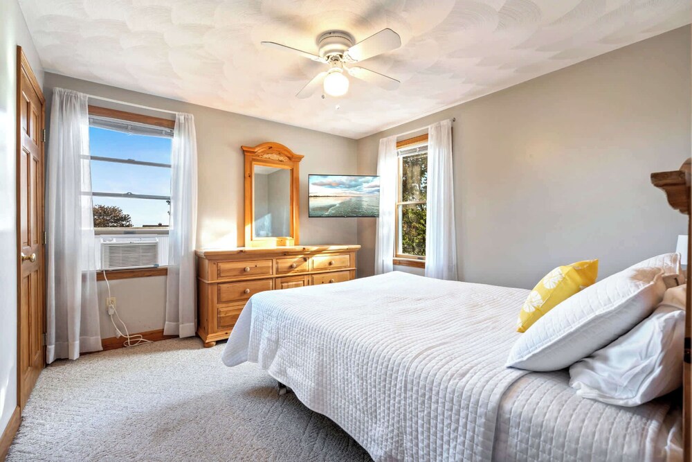 Nubble View Home for 10