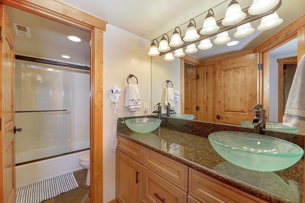 Mv32: Lakeland Village Luxury Condo With Great Amenities view 5