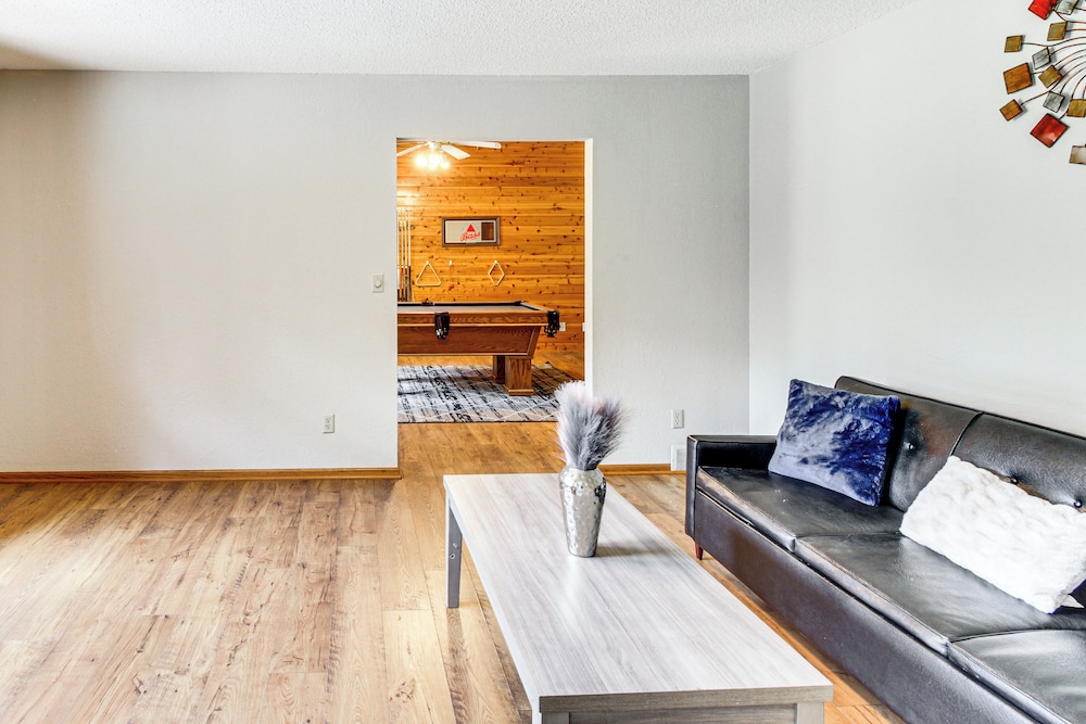 Hot Tub & 2 Recreation Rooms: Spacious Onamia Home