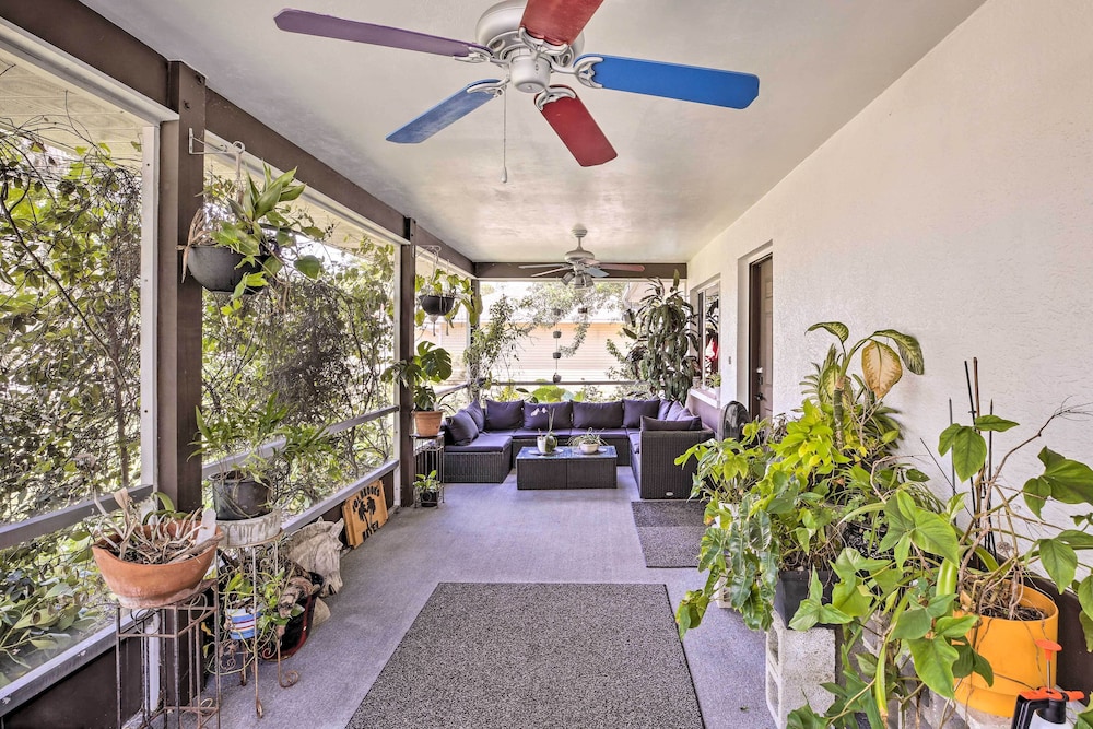 Updated Fort Myers Escape w/ Screened Lanai!