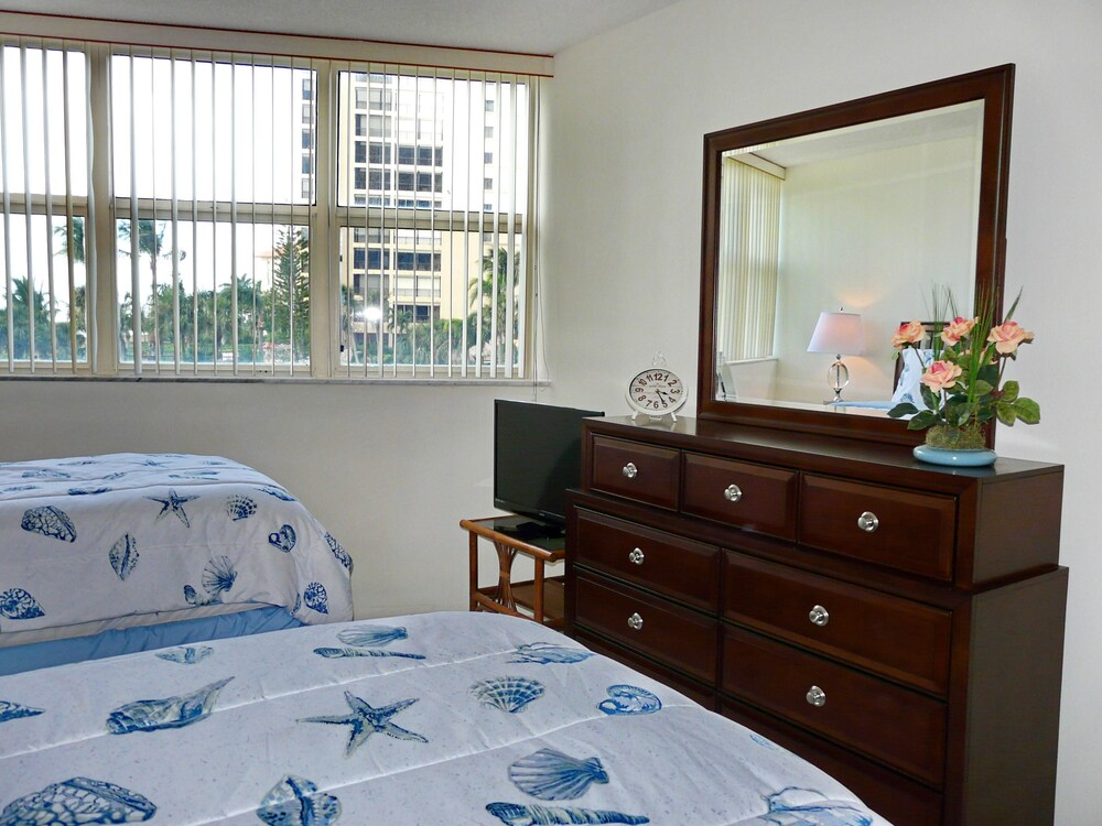 Cozy Beachfront Condo With Pool and Tennis Courts view 3
