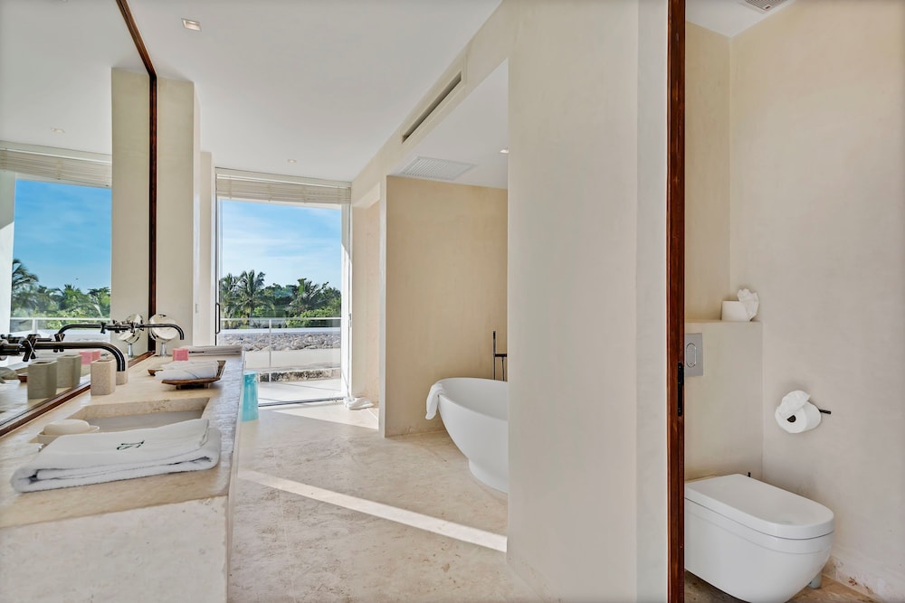 Magnificent 5BR Modern Tropical Villa With Pool