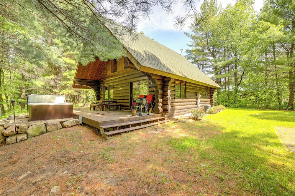 Cadillac Vacations - Secluded Log Cabin in NW Michigan: Hot Tub  Deck - Property Image 1