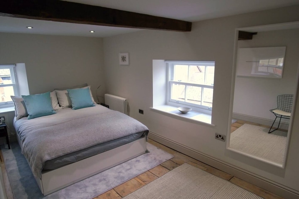 Stylish Wells Penthouse With Cathedral Views view 4