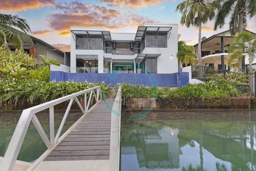 ZENLUX INFINITY - 4BR with Private Pool