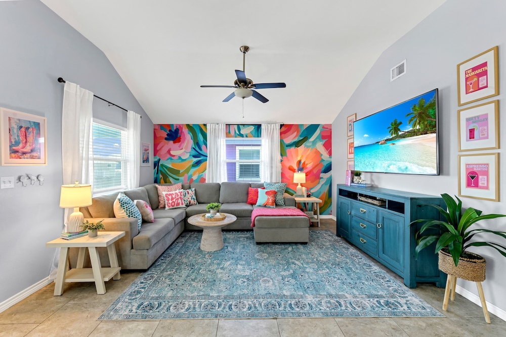 Totally Beachin by Avantstay Private Pool Hot Tub Swing Seats Beach Get Away