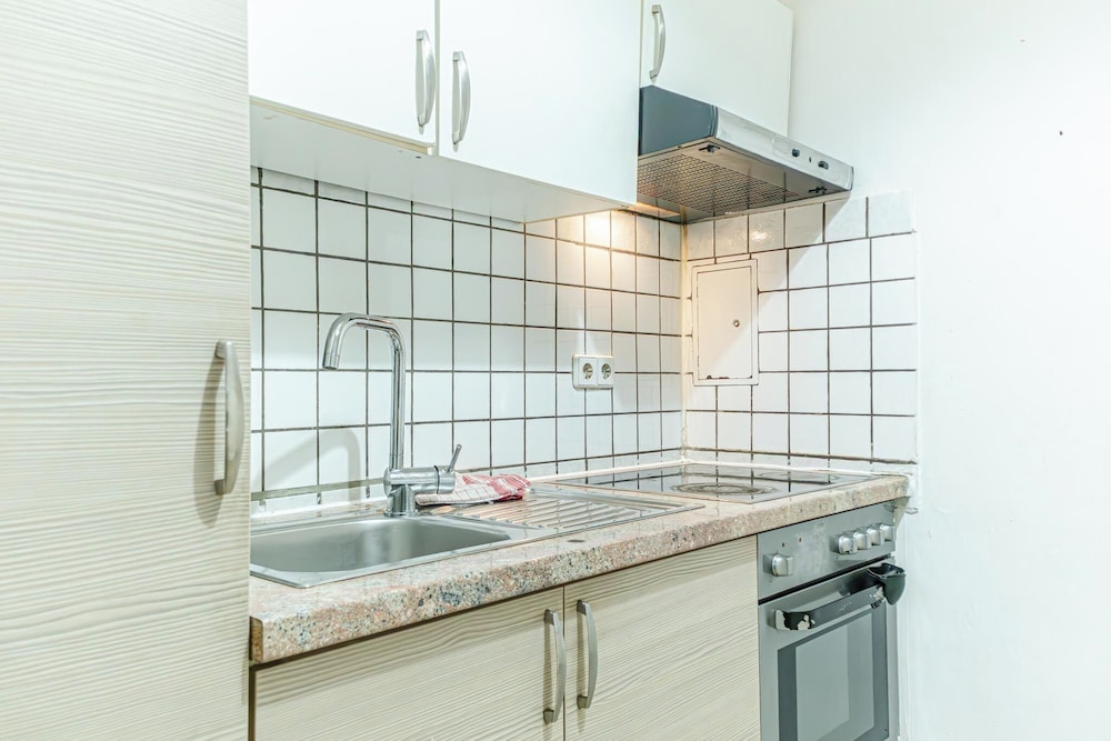 Simple 2 Bedroom Apartment with WiFi