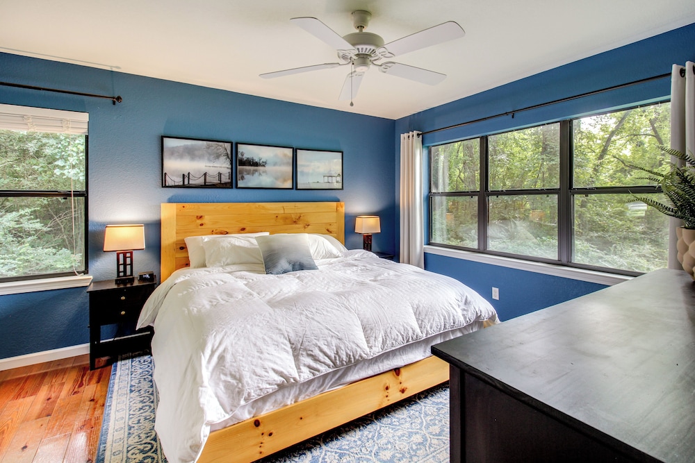 Dock & Hot Tub: Tennessee River Cabin Getaway