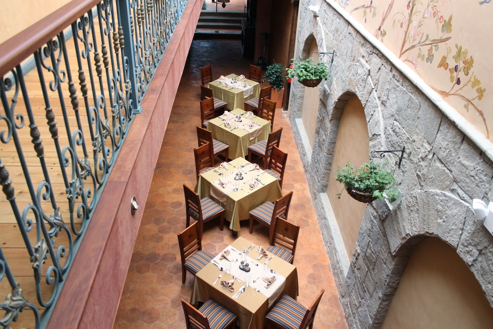 Hotel Inés María