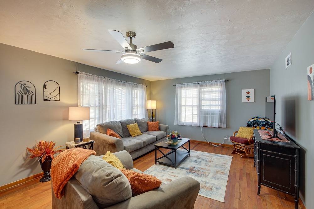 Missouri Escape w/ Furnished Patio, Near Downtown!