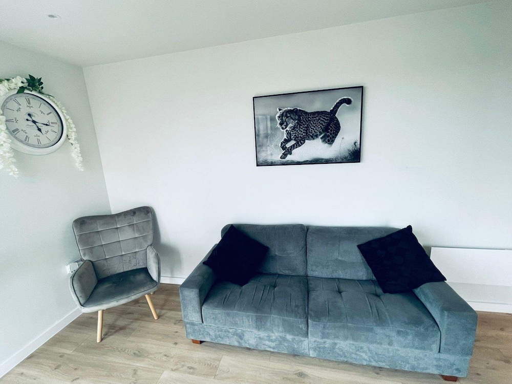 City Sky View Centre Luxe Apartment - 2 Bedrooms