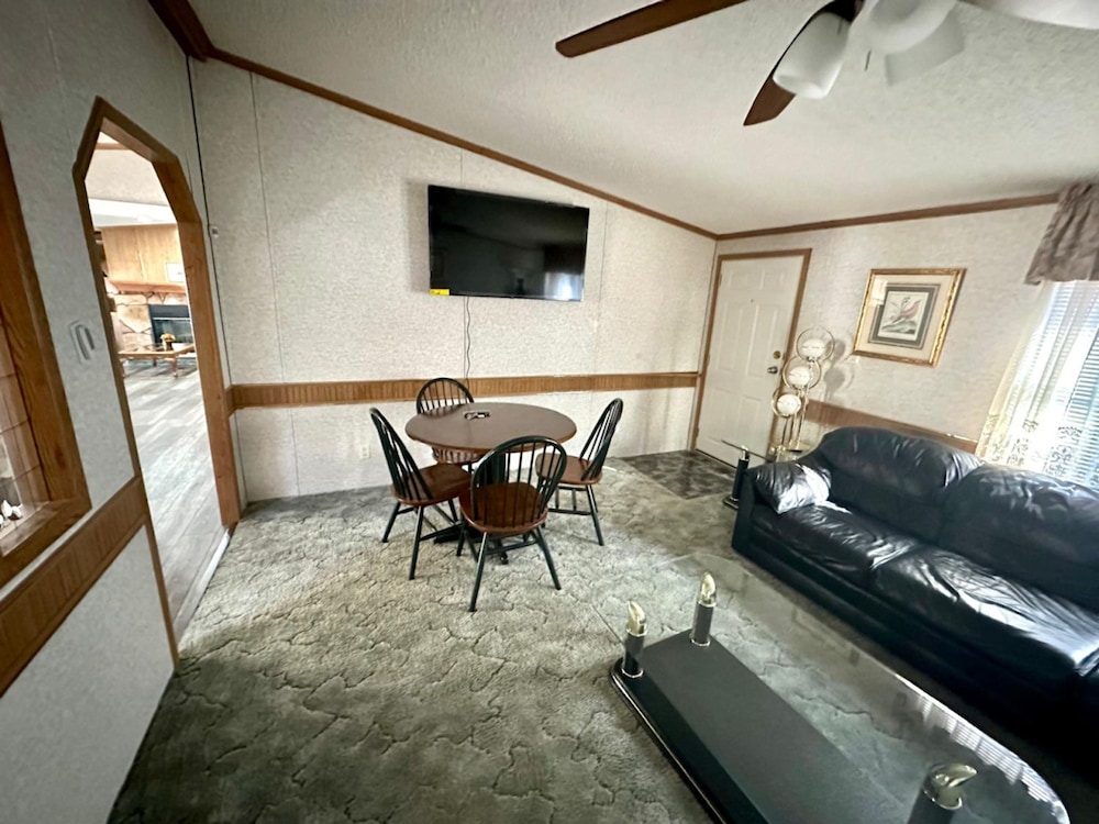 Secluded Lodge Farm Views 50 Acres Wifi