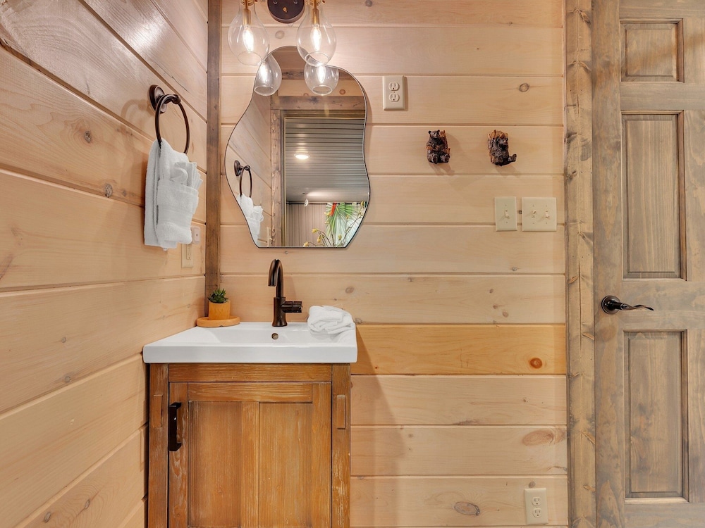 Ebenezer 4 Bedroom Cabin