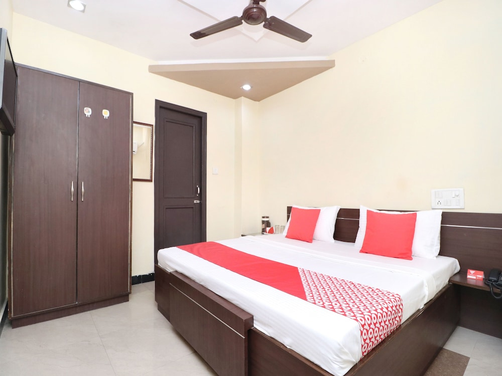 OYO 14860 Hotel Silver Star