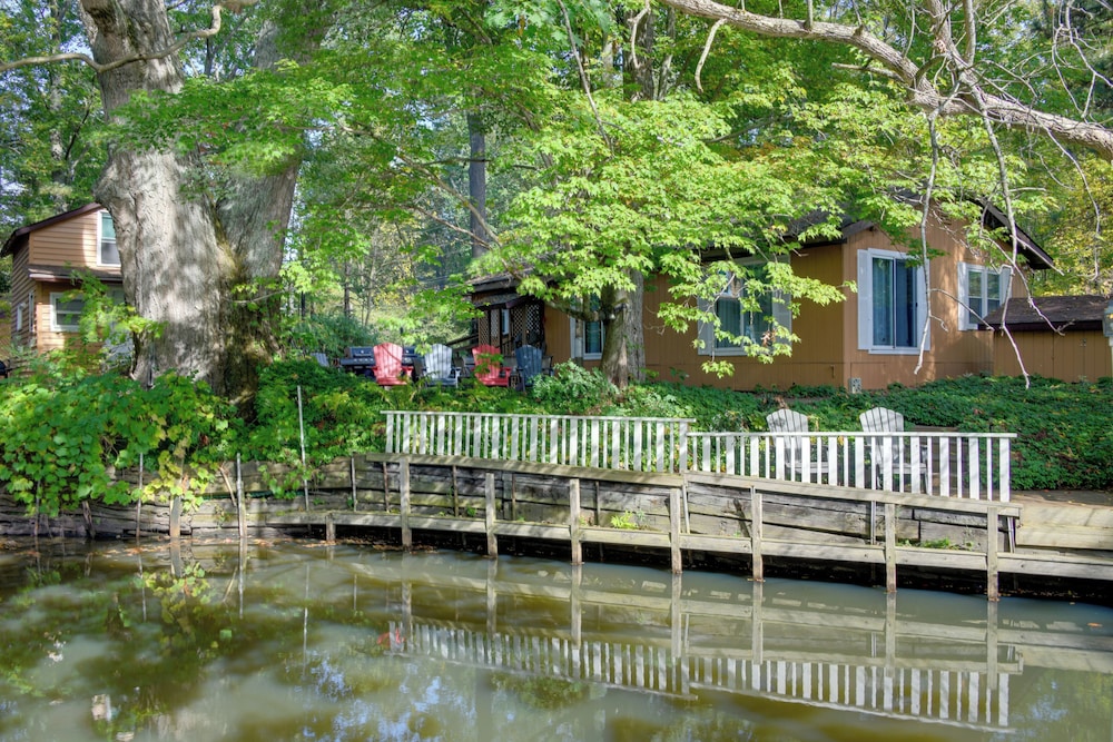Waterfront Cottage - Dock & Chautauqua Lake Access view 3