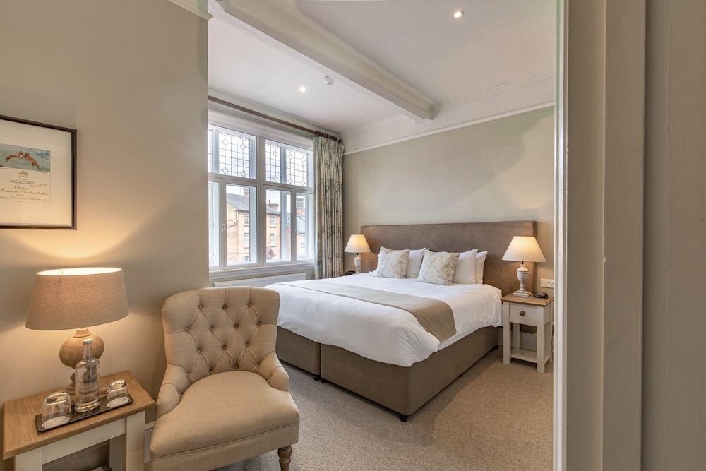 Aylesbury Vacations - The Five Arrows Hotel - Property Image 46