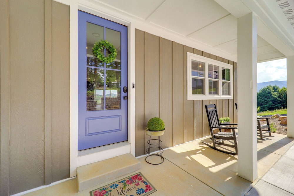 Newly Built Home w/ Panoramic Views in Jefferson!