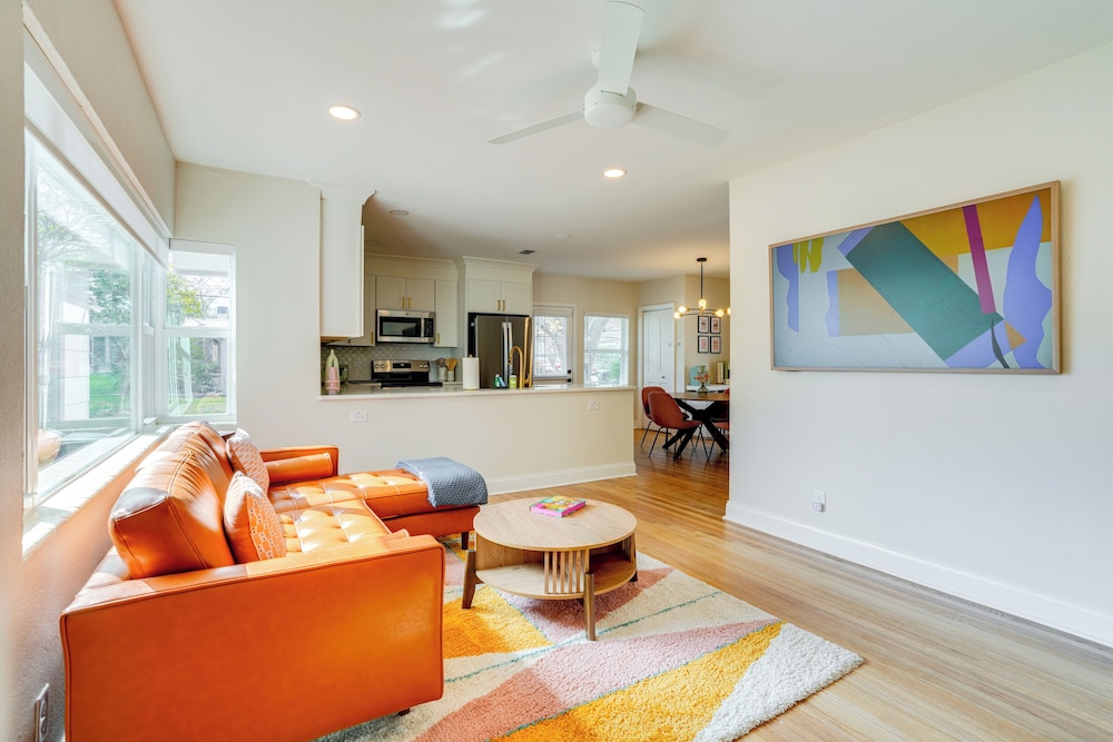 Mid-century Lakeland Home w/ Game Room!