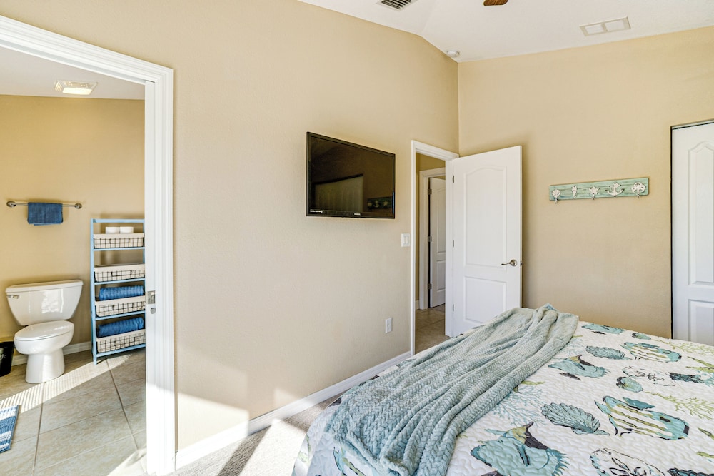 Near Golf & Beaches: Luxe Home in Rotonda West!