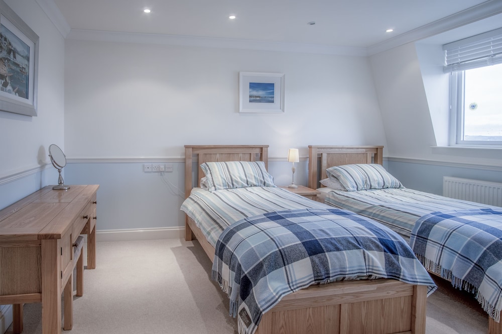 South Beach View- 2 Bedroom - Tenby view 4