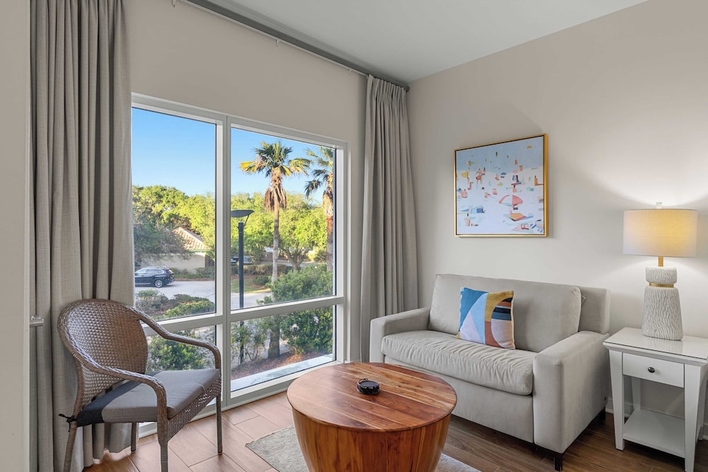 Resort Condo Steps to Beach Pool, Hot Tub, Tennis, Golf Sandestin, Miramar Beach