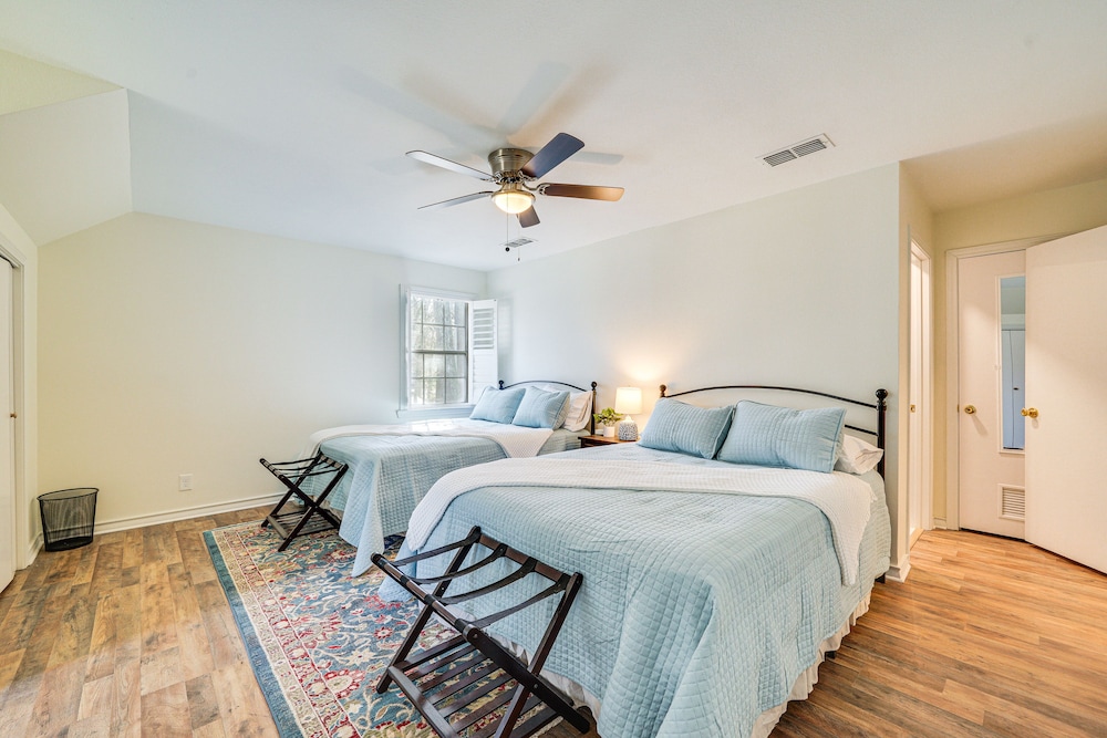 Expansive Texarkana Home w/ Yard: Near Golf!