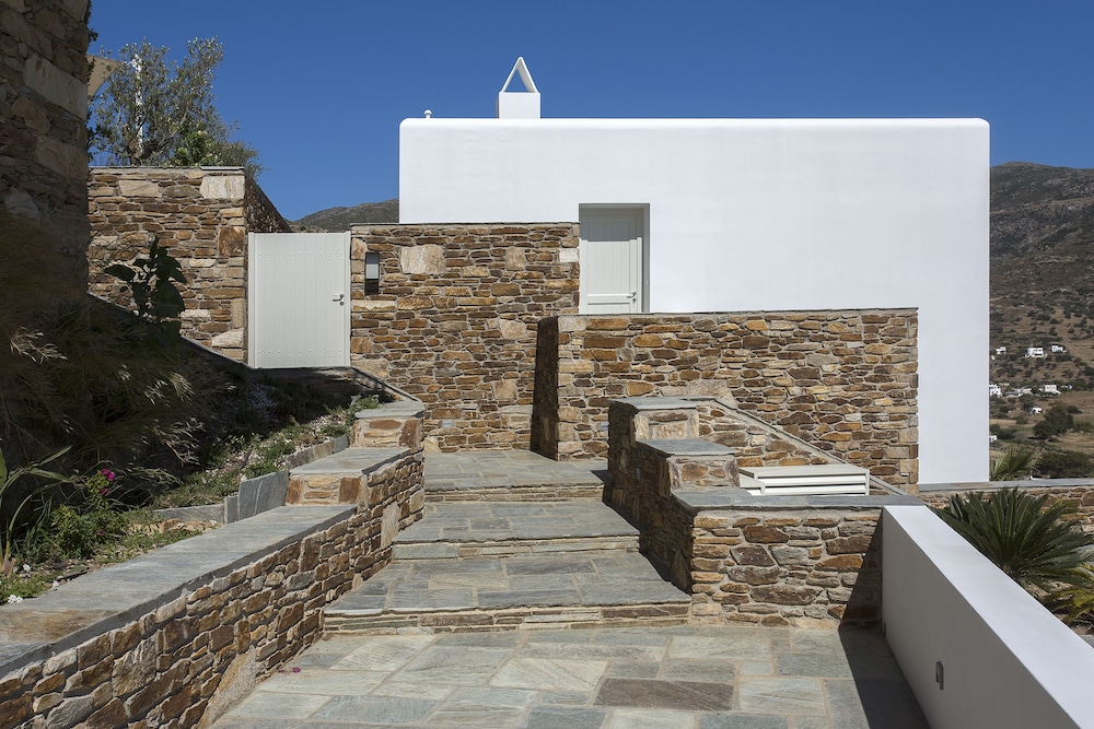 Far Out Hotel & Spa