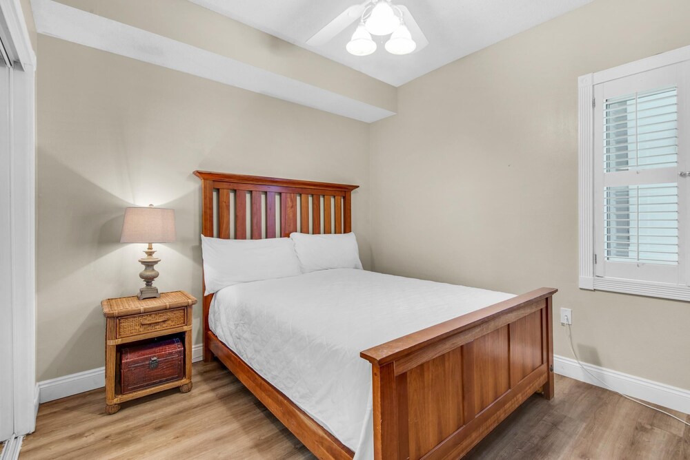 South Harbour 12E