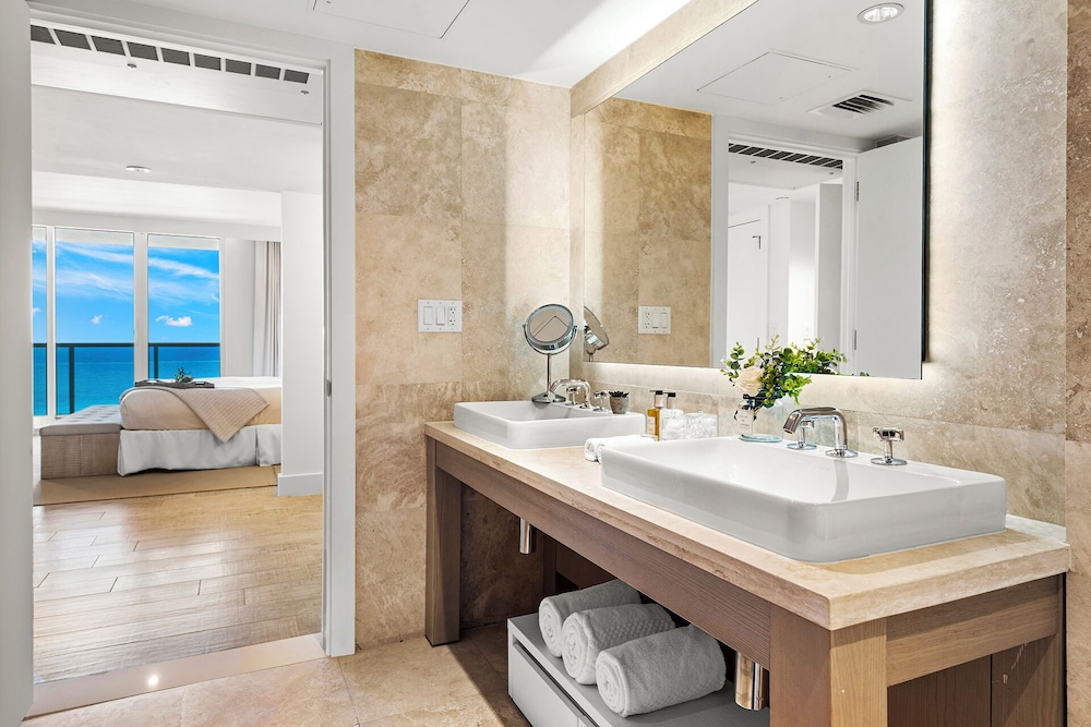 Luxury Vacation Rentals at 1 Hotel & Homes by LRMB