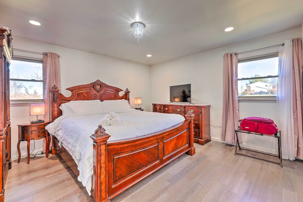 Spacious Liberty Township Home w/ Large Yard! view 4