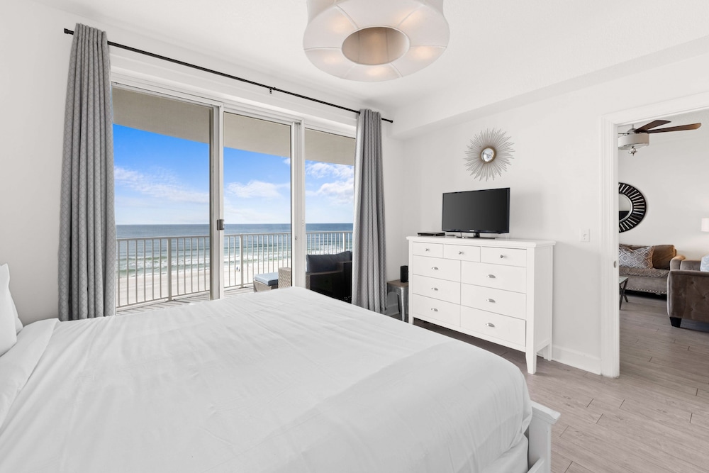 Twin Palms by Book That Condo