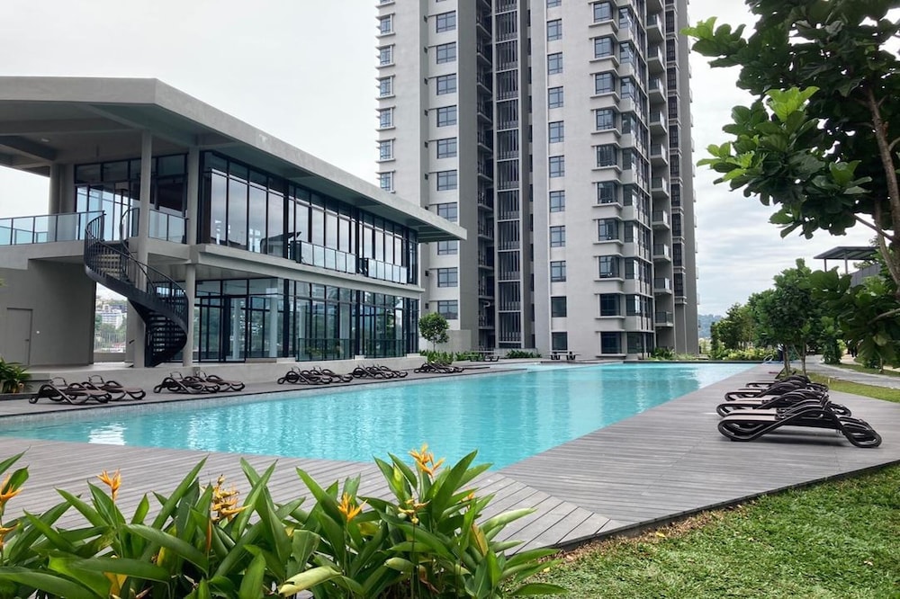 Astoria Ampang Condotel by Emily in Town