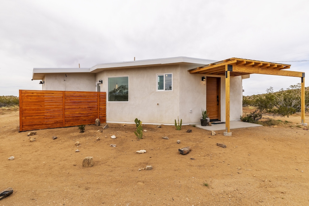 Harvest Moon Hideaway - Bbq, Hammocks & Dark Skies 2 Bedroom Home by RedAwning view 2