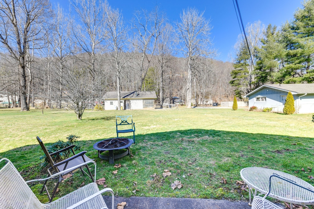 Pet-friendly Maggie Valley Retreat w/ Fire Pit view 5