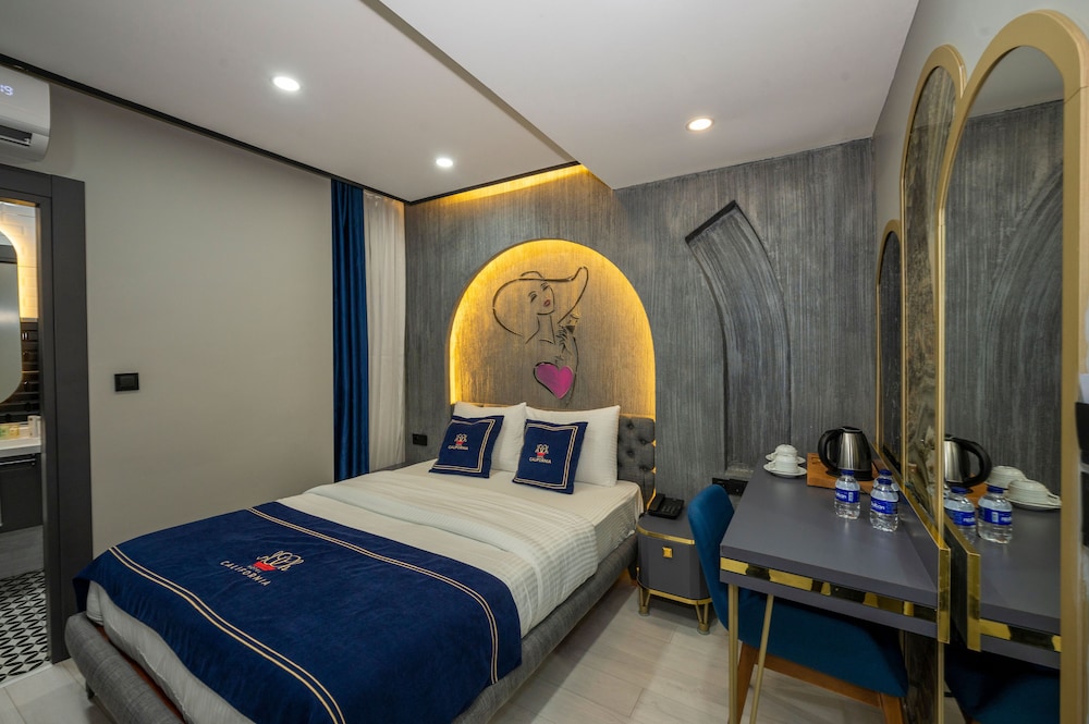 California Otel - Image 33