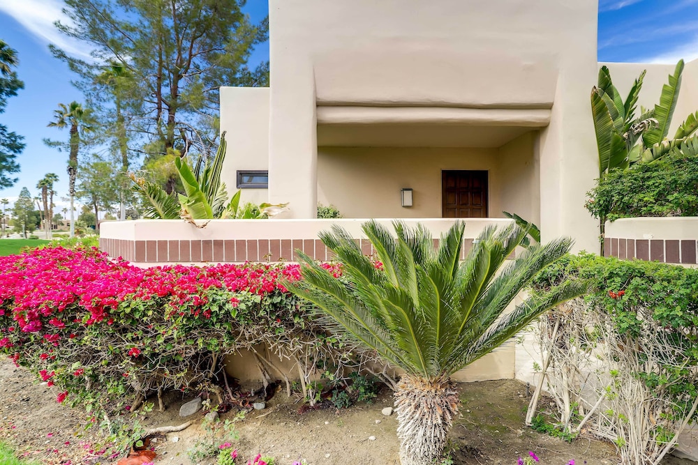 Golf Haven w/ Pool Access - 5 Mi to Palm Springs