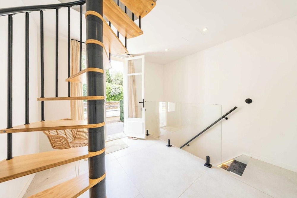 Superb Villa With Swimming Pool & Wellness Area