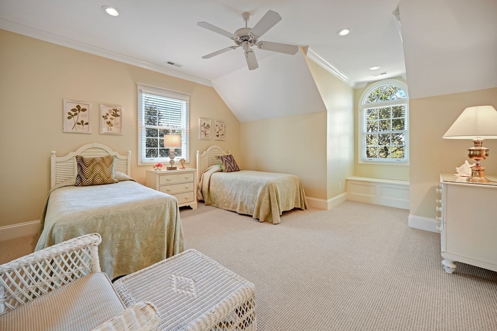 Secluded Creekfront Home 5 Bedroom Home by Peace Vacations