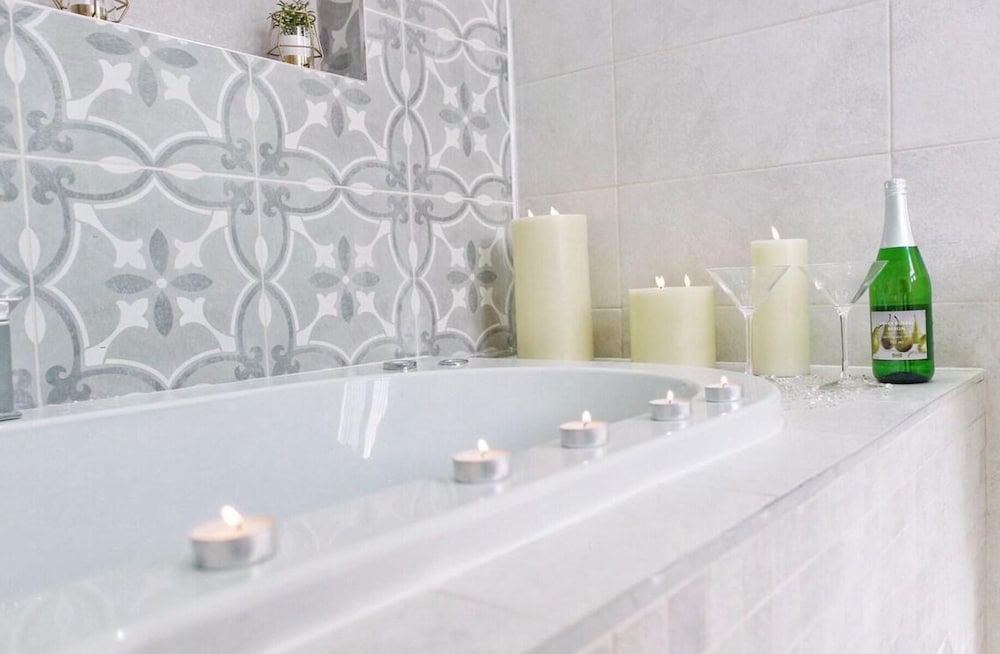 Blissful Bradford Apartment - City Center Gem