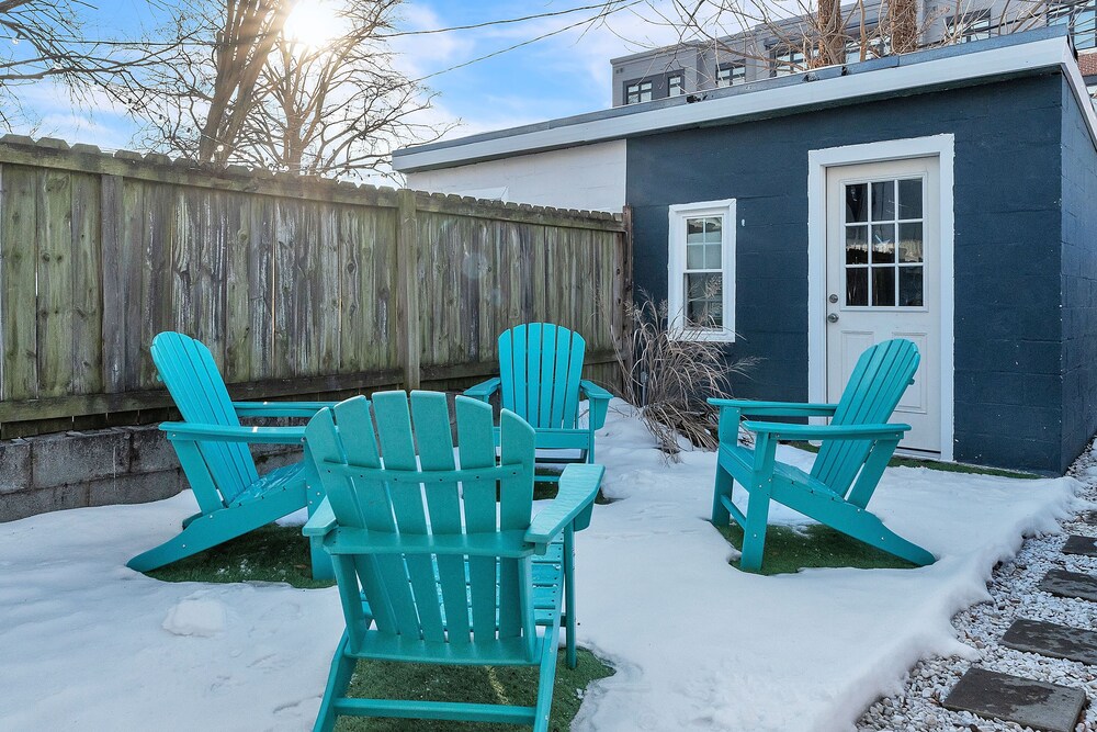 Chez Old Town Walk To Shops Metro & Waterfront 2 Bedroom Townhouse