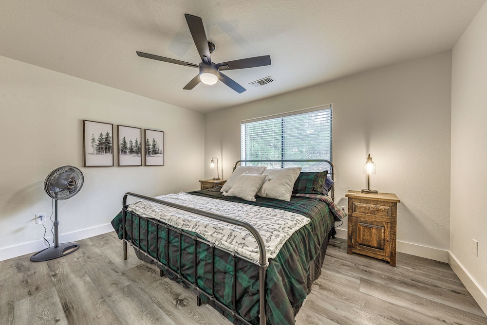 1 Mi to Grindstone Lake: Modern Ruidoso Retreat!