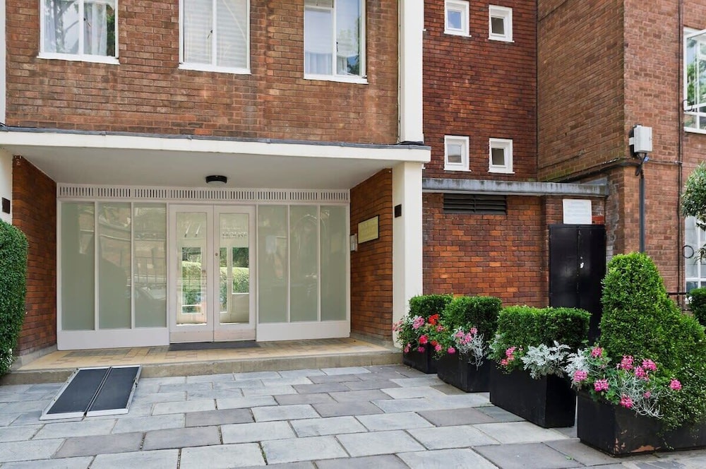 3 Bedroom Apartment, Earls Court