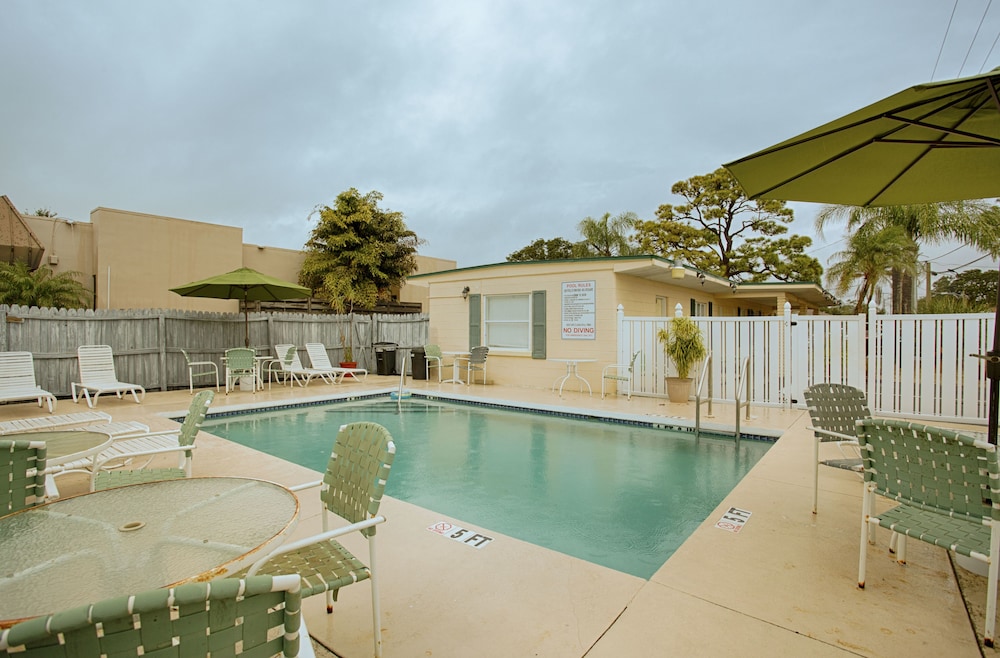 Island Breeze Inn