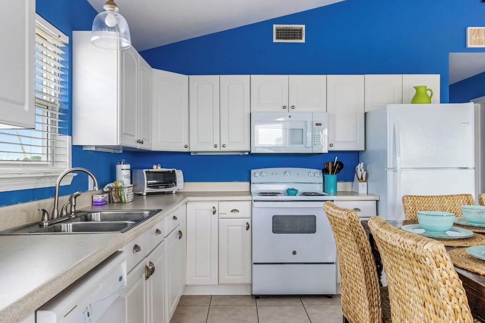 Bikini Bottom by Southern Vacation Rentals