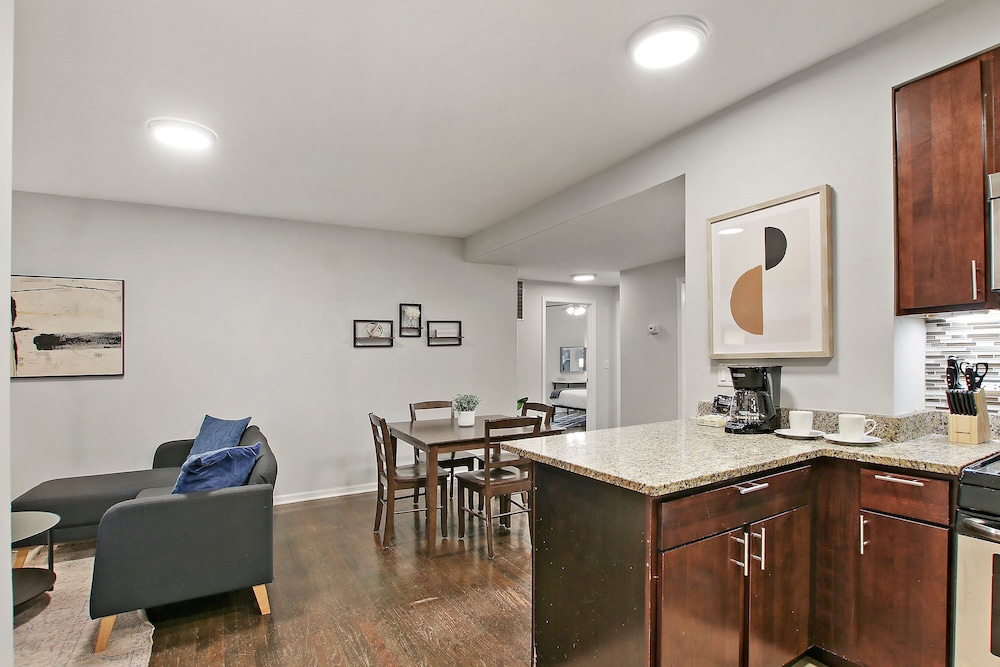 Cozy 2BR Apt - Sunnyside 2E