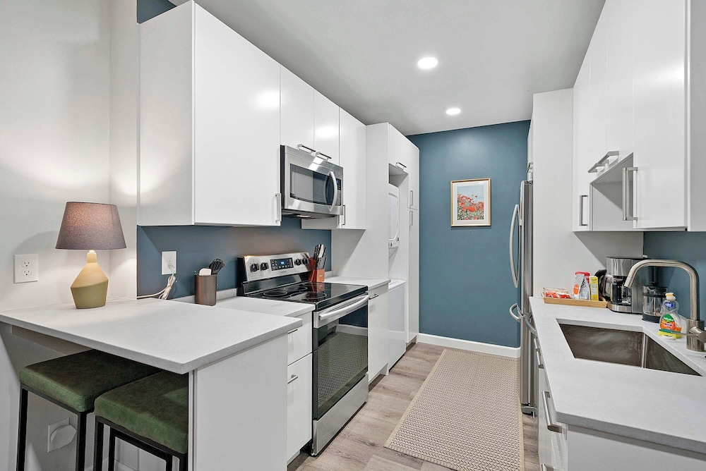 The Luxe Pearl Residences 870