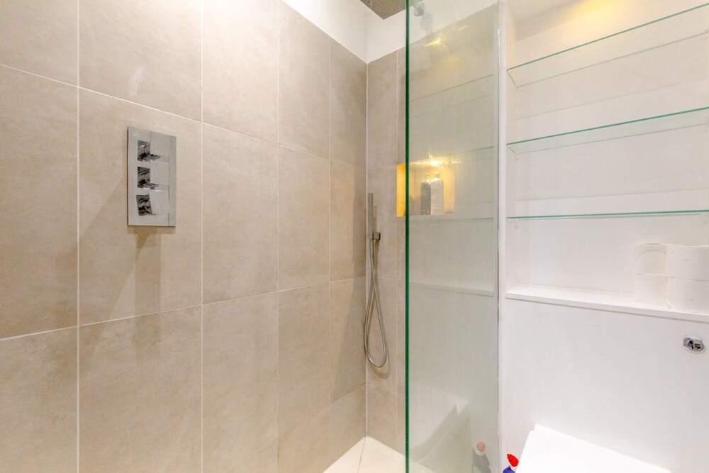 Fantastically Located 1BD Flat, Knightsbridge