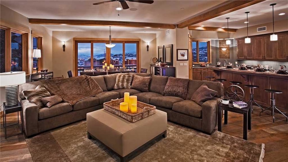 Falconhead Grande 10 BedroomHoliday home By Moving Mountains