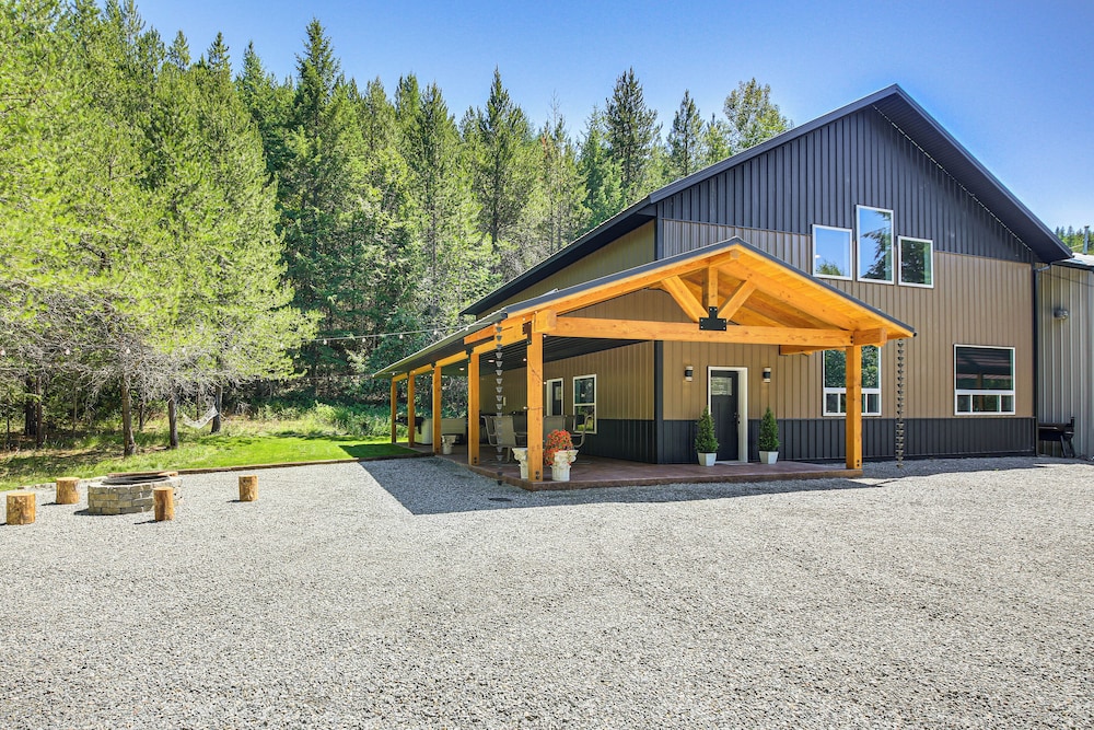 Relax, Reconnect & Explore: Modern Idaho House!