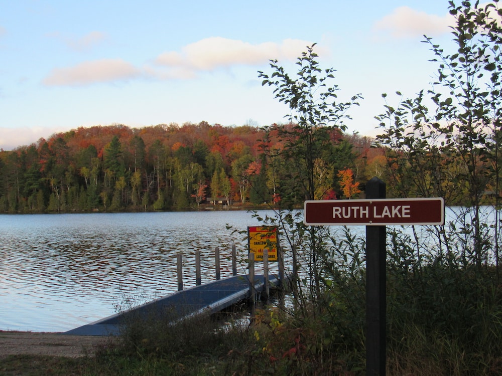 Three Lakes Motel